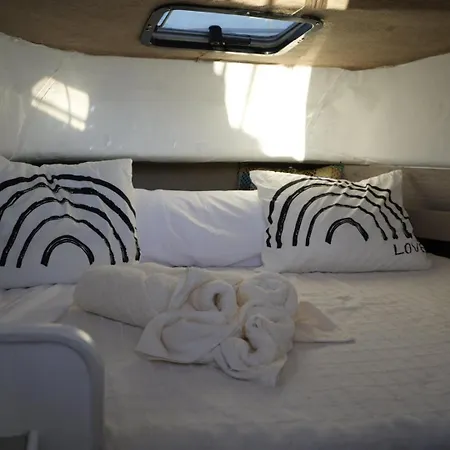 Bateau-hôtel Night At Sea *